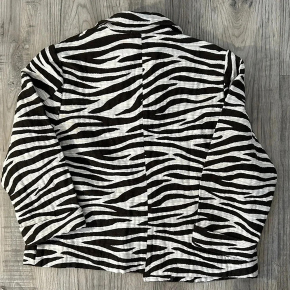 Chico Zebra Jacket Sz 2 and Grace Adele Zebra Accessory Scarf - Picture 3 of 13